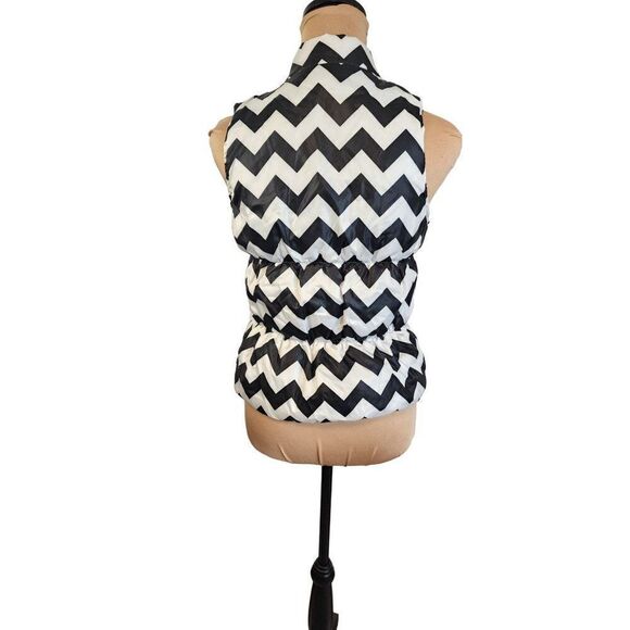 Self Esteem Girls Geometric Design Puffer Vest in Large - Picture 3 of 9